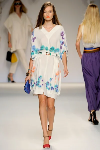 Look 28